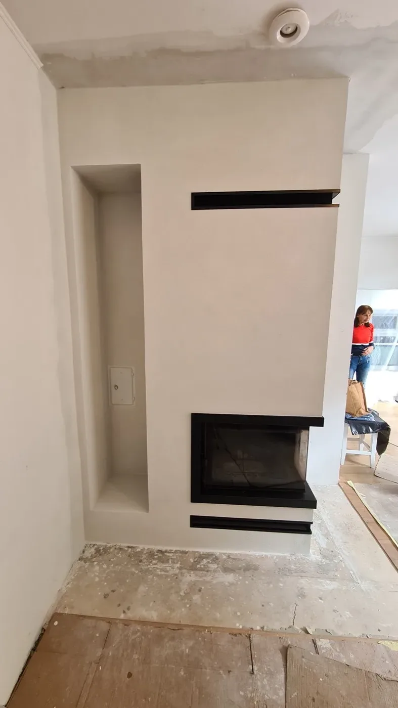 Detail realizace krbu — montáž krbové vložky
